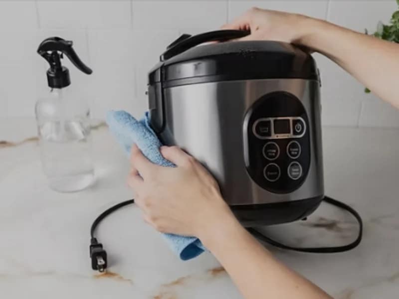 using a soft cloth to clean Aroma Rice Cooker